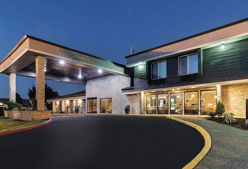 Отель La Quinta By Wyndham Portland Nw