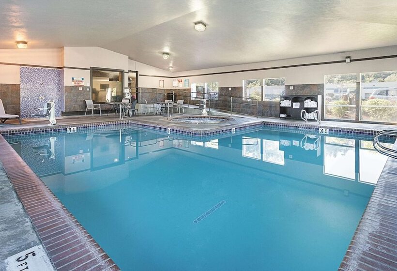 Отель La Quinta By Wyndham Portland Nw