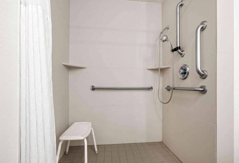 Отель La Quinta By Wyndham Portland Nw