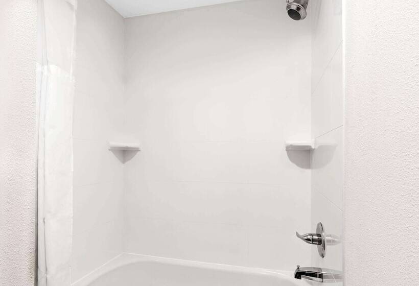 Отель La Quinta By Wyndham Portland Nw