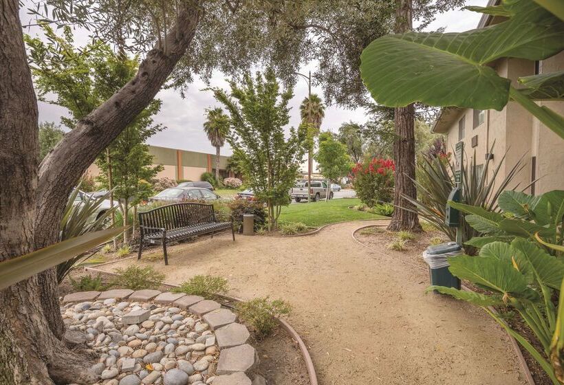 בית מלון כפרי La Quinta By Wyndham San Jose Airport