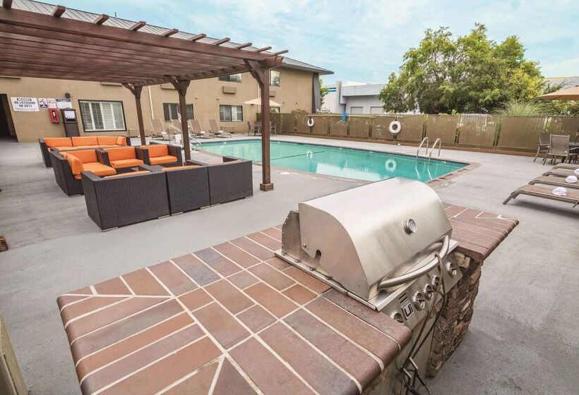 בית מלון כפרי La Quinta By Wyndham San Jose Airport