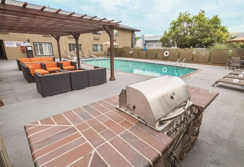 בית מלון כפרי La Quinta By Wyndham San Jose Airport