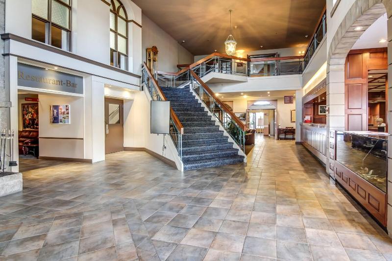 فندق La Saguenéenne   Hôtel Et Centre De Congrès