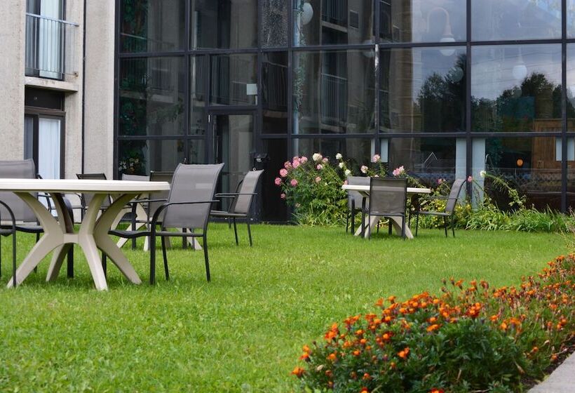 בית מלון כפרי La Saguenéenne   Hôtel Et Centre De Congrès