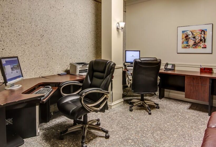 فندق La Saguenéenne   Hôtel Et Centre De Congrès