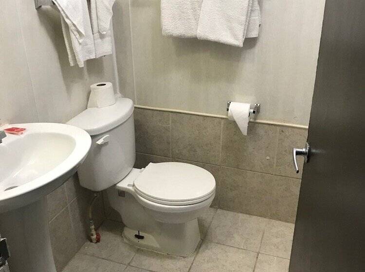 هتل Pennswoods Inn