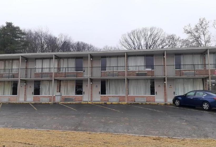 فندق Potomac Inn