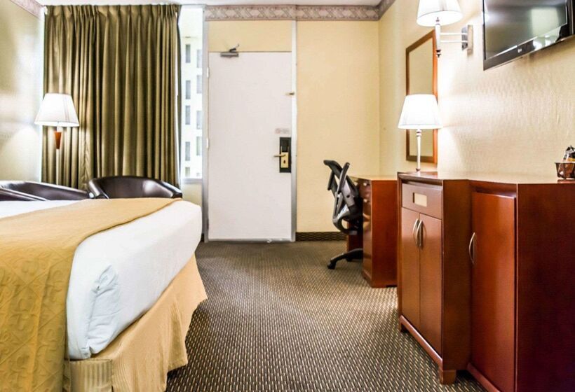 فندق Quality Inn Airport  Cruise Port