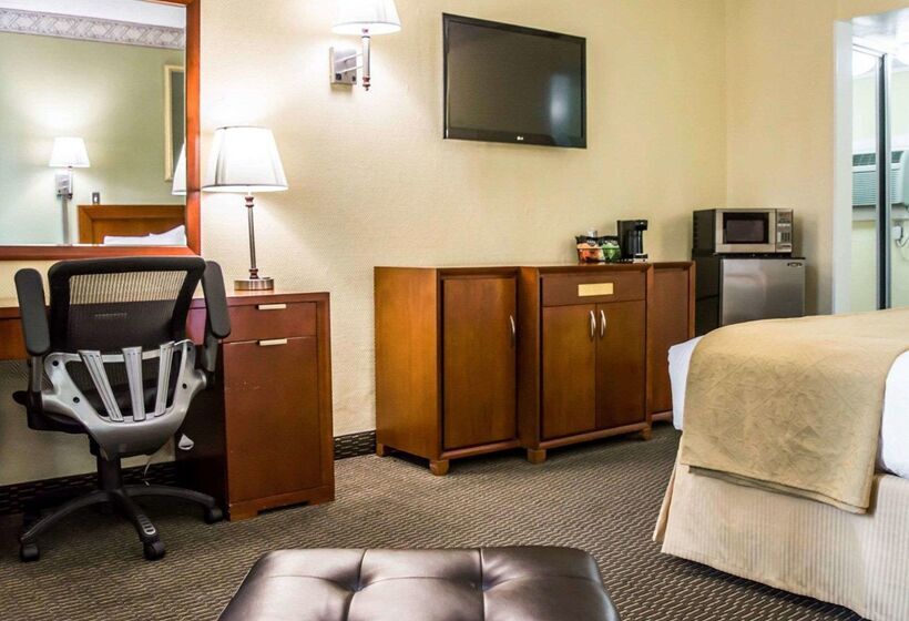 فندق Quality Inn Airport  Cruise Port