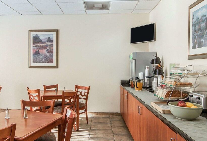 هتل Quality Inn Downtown Convention Center