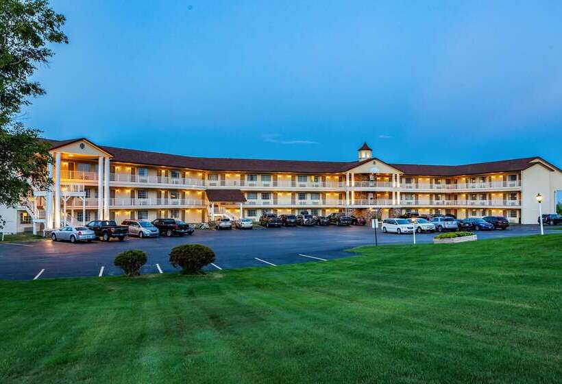 בית מלון כפרי Quality Inn Lakefront