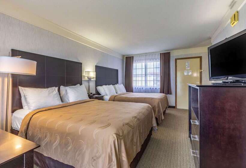 Отель Quality Inn Lakefront
