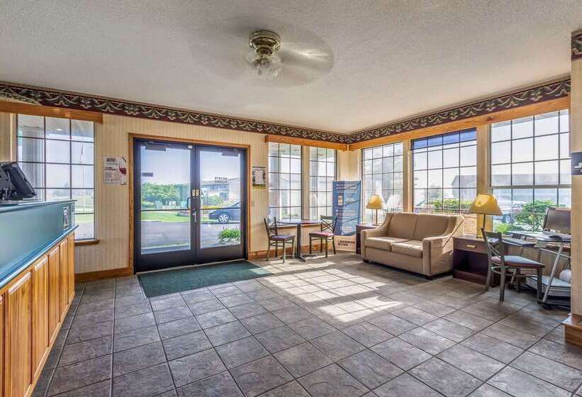 Отель Quality Inn Lakefront