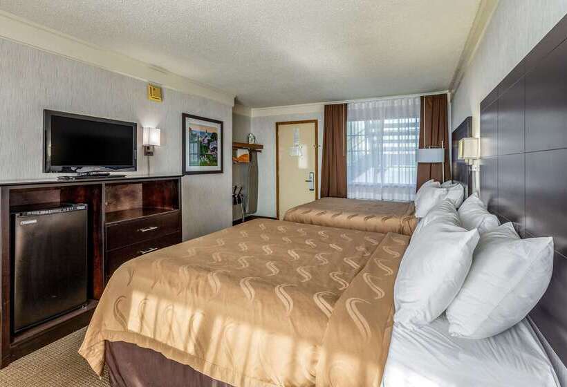 Отель Quality Inn Lakefront