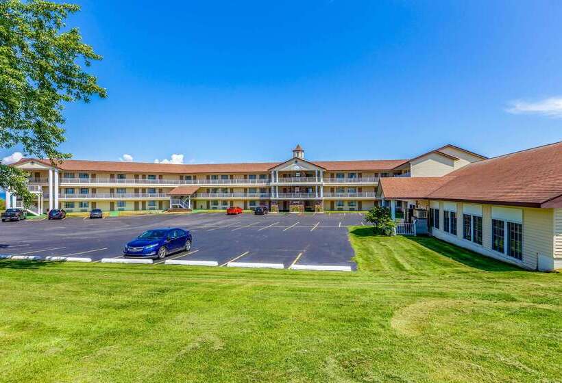 Отель Quality Inn Lakefront