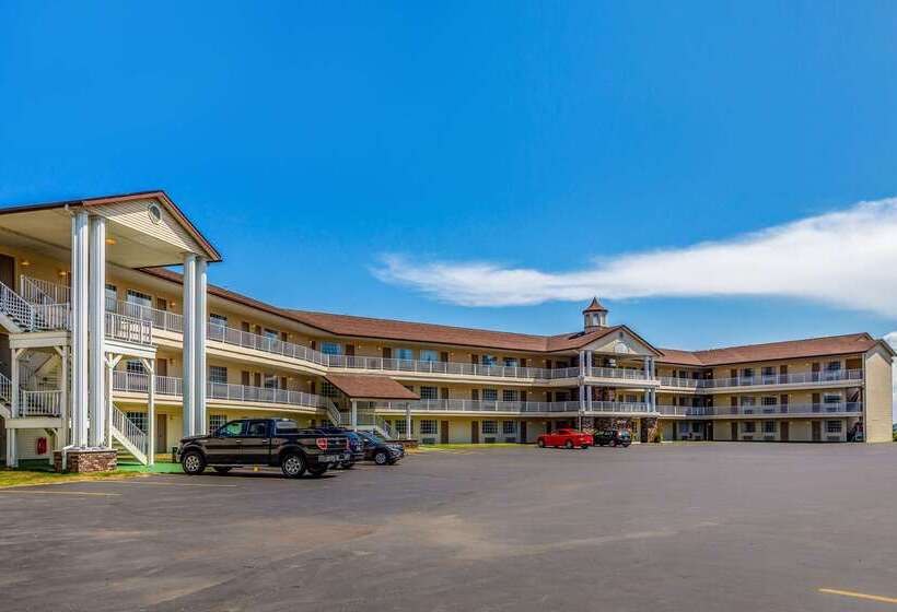 Отель Quality Inn Lakefront