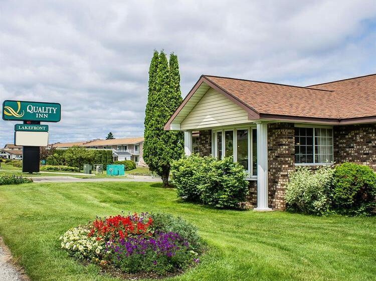 Отель Quality Inn Lakefront