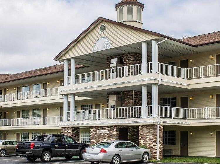 Отель Quality Inn Lakefront