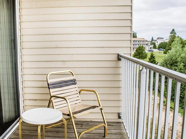 בית מלון כפרי Quality Inn Lakefront