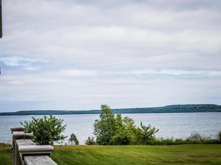 Отель Quality Inn Lakefront