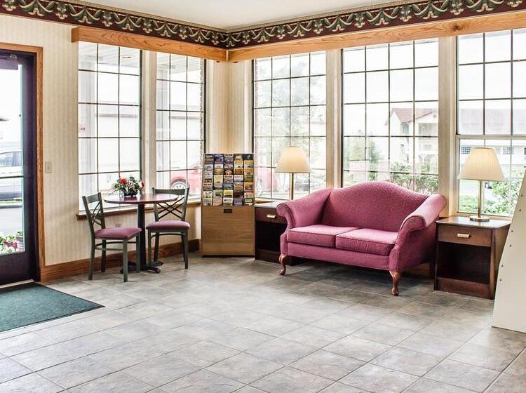 Отель Quality Inn Lakefront