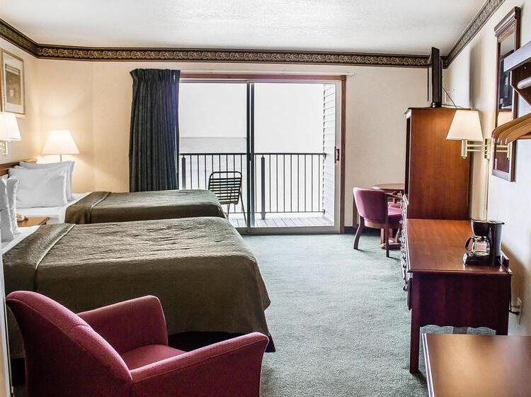 Отель Quality Inn Lakefront