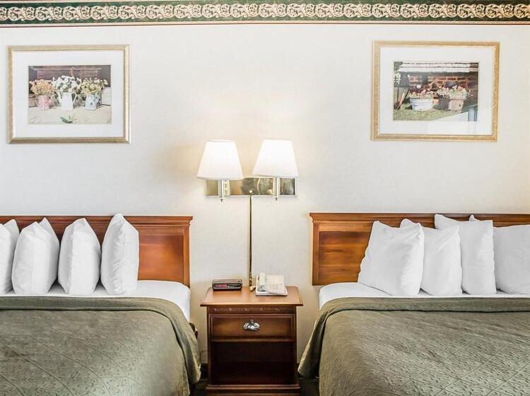 Отель Quality Inn Lakefront