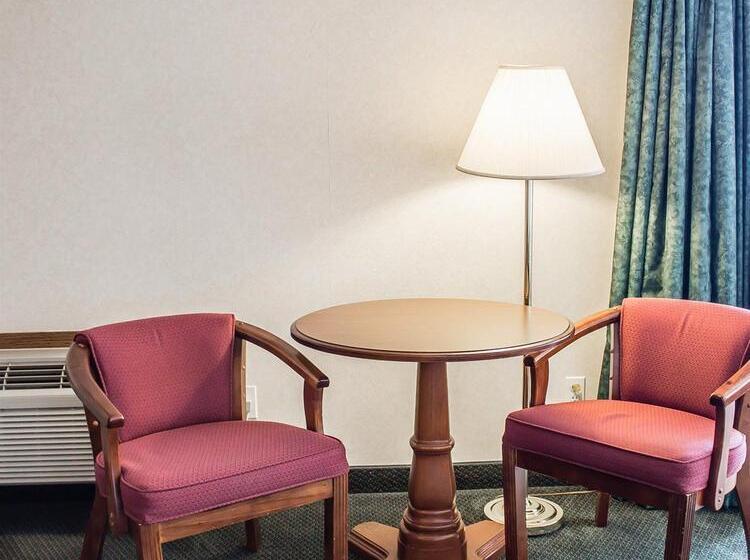 Отель Quality Inn Lakefront