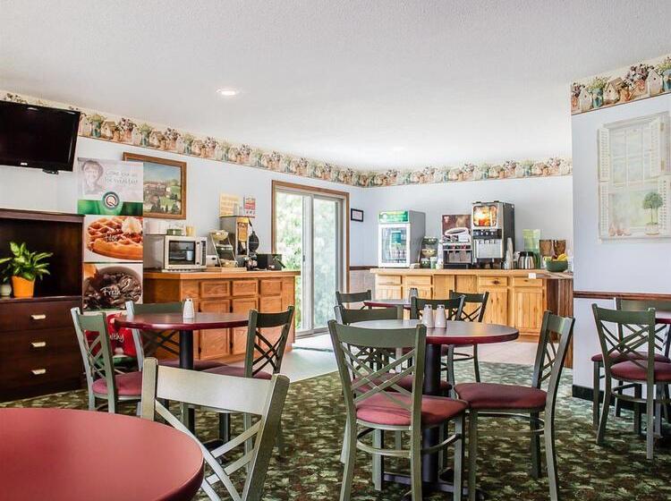 בית מלון כפרי Quality Inn Lakefront