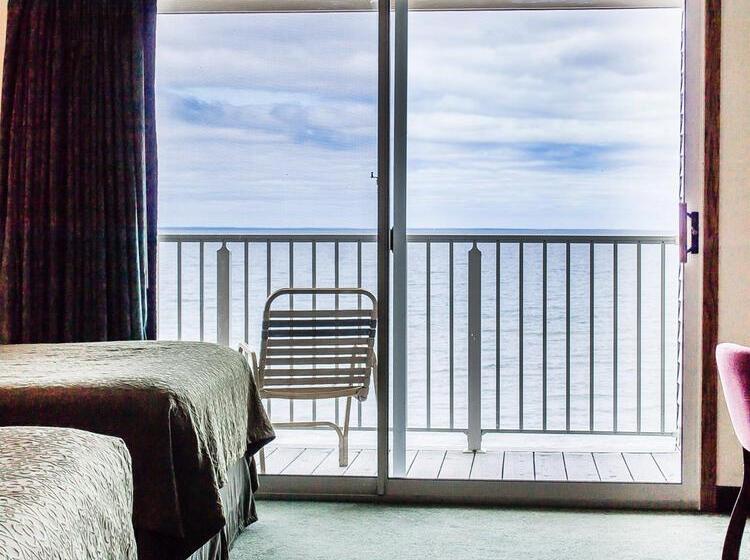 Отель Quality Inn Lakefront