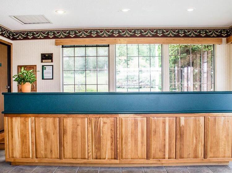 Отель Quality Inn Lakefront