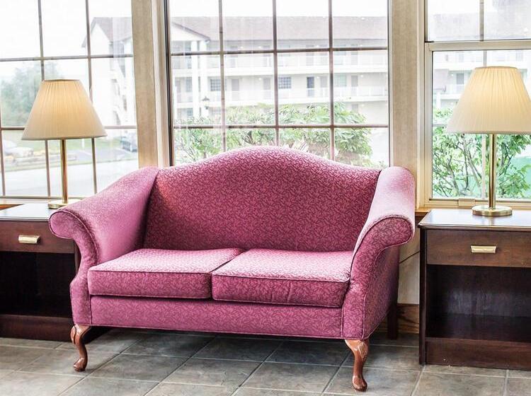 Отель Quality Inn Lakefront