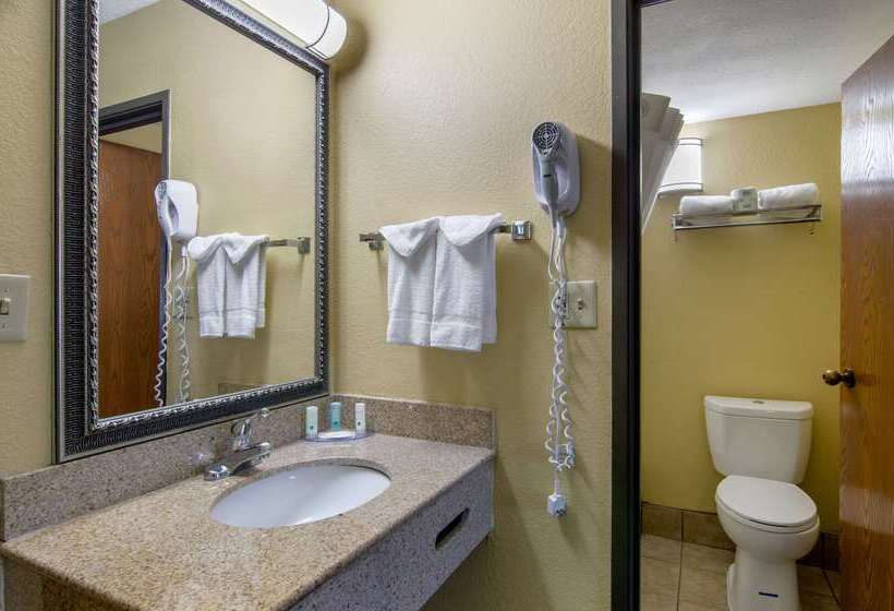 فندق Quality Inn Merriam  Kansas City