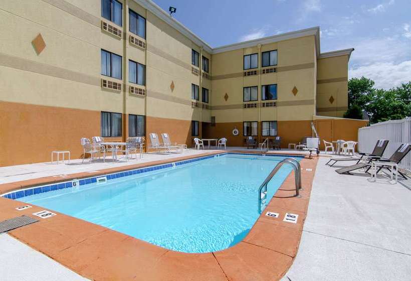 فندق Quality Inn Merriam  Kansas City