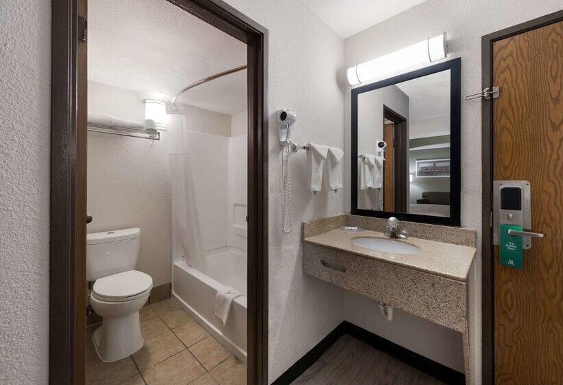 فندق Quality Inn Merriam  Kansas City