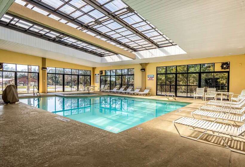 هتل Quality Inn National Fairgrounds Area