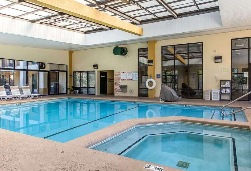 هتل Quality Inn National Fairgrounds Area