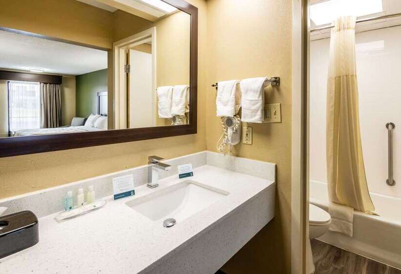 هتل Quality Inn National Fairgrounds Area