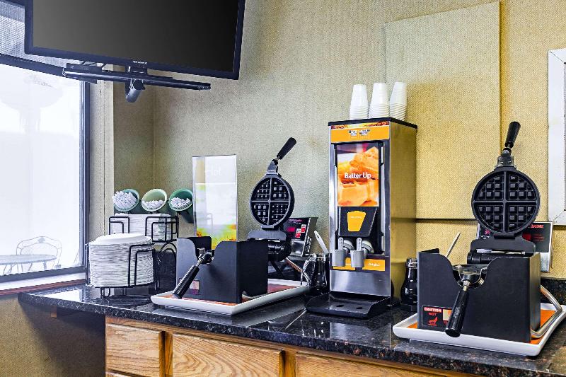 בית מלון כפרי Travelodge By Wyndham Rapid City/black Hills