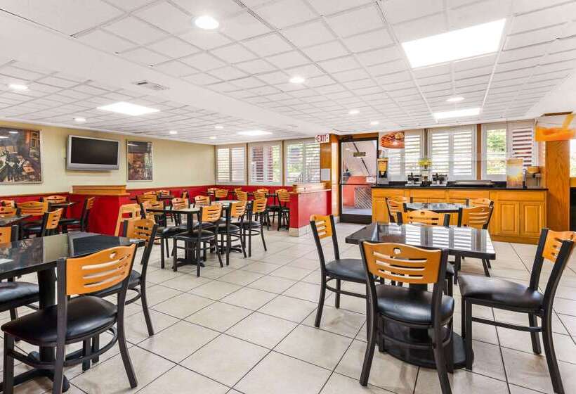 호텔 Quality Inn & Suites Orlando Airport