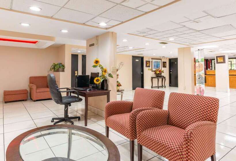 호텔 Quality Inn & Suites Orlando Airport