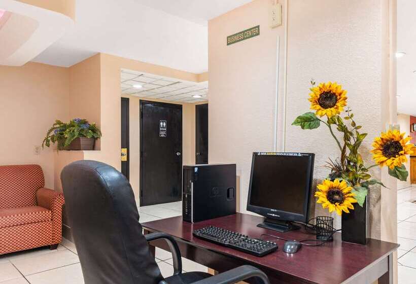 호텔 Quality Inn & Suites Orlando Airport
