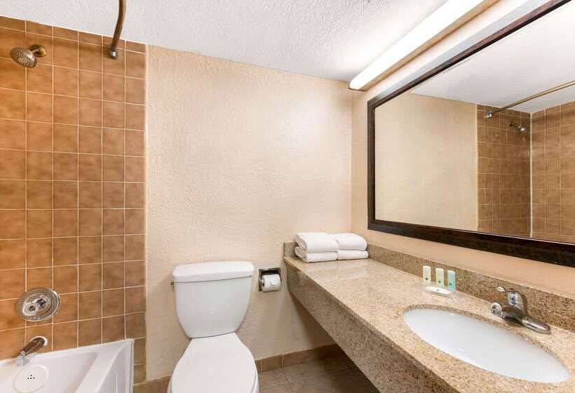 호텔 Quality Inn & Suites Orlando Airport