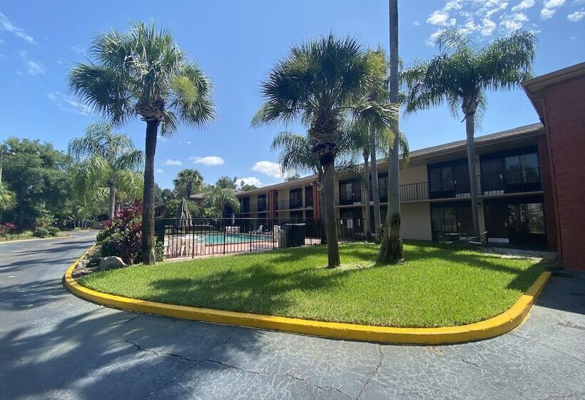 호텔 Quality Inn & Suites Orlando Airport