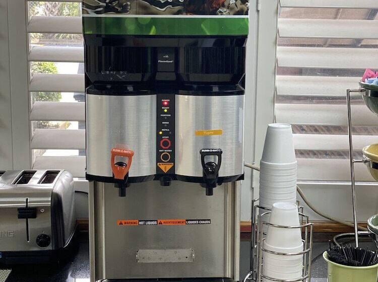 호텔 Quality Inn & Suites Orlando Airport