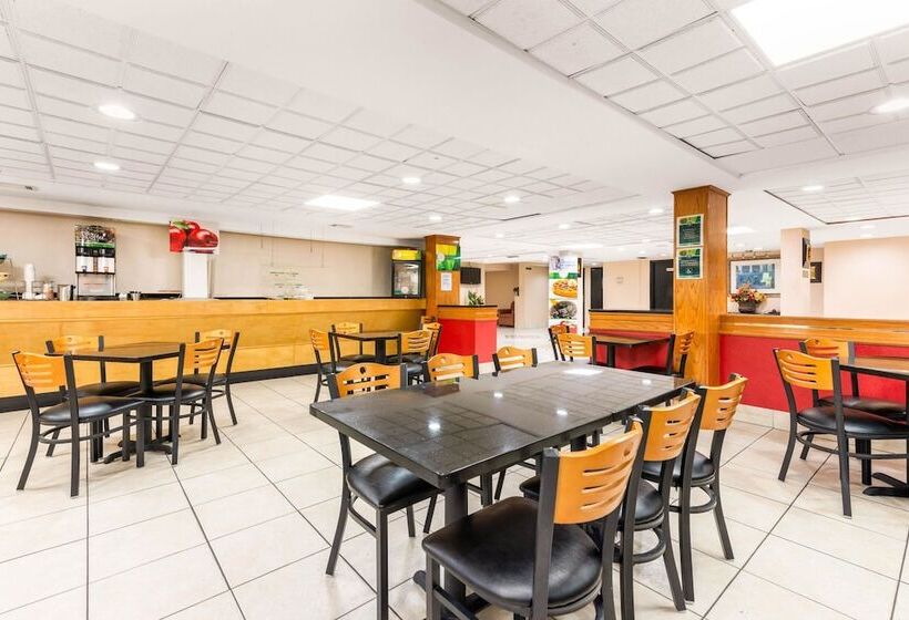 호텔 Quality Inn & Suites Orlando Airport