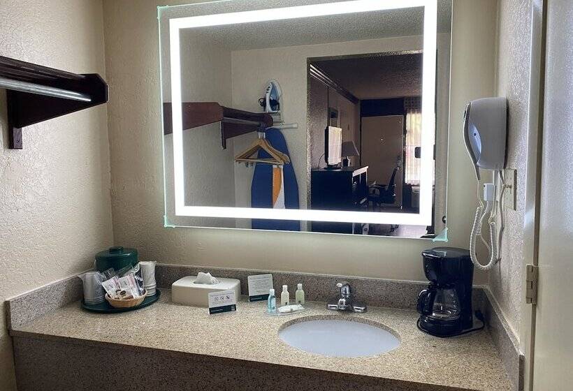 호텔 Quality Inn & Suites Orlando Airport