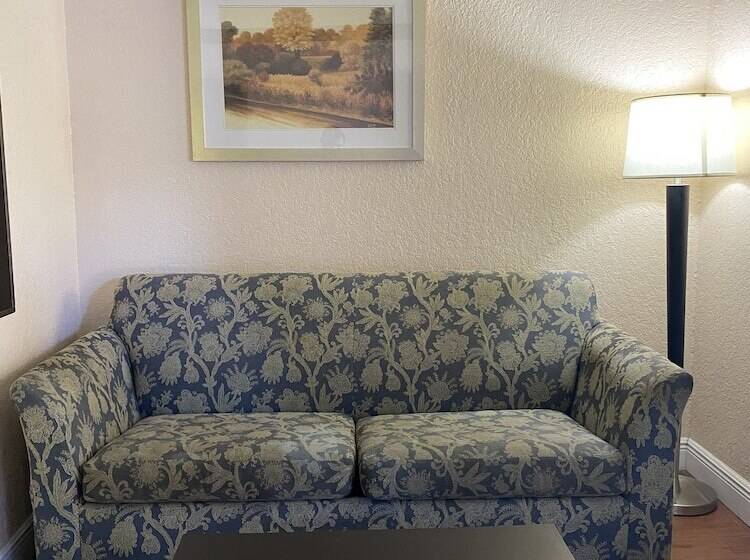 호텔 Quality Inn & Suites Orlando Airport