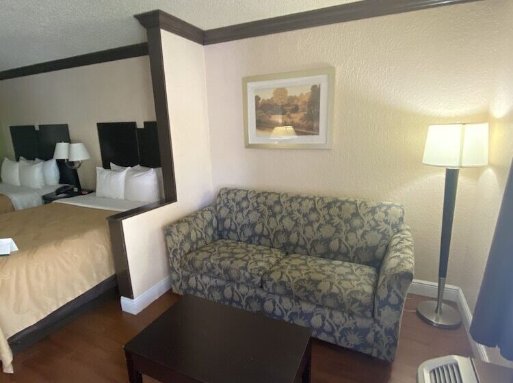 호텔 Quality Inn & Suites Orlando Airport